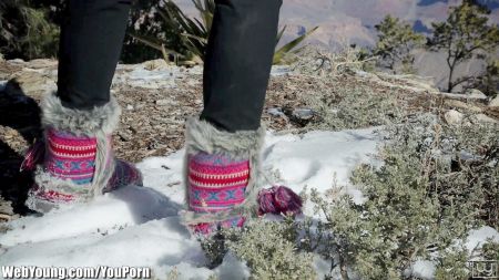 Cuatro Mujeres Desnudandose En El Mar