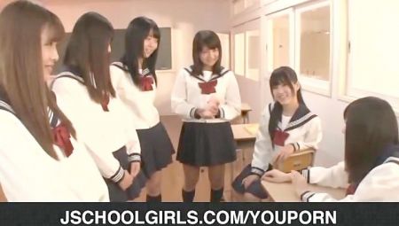 Colegialas Japonesas Masturbándose Con Los Dedos